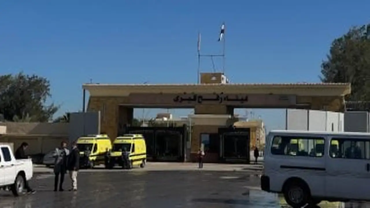 محلل فلسطيني: مصر لم تغلق معبر رفح وتؤدي دوراً حاسماً لدعم غزة